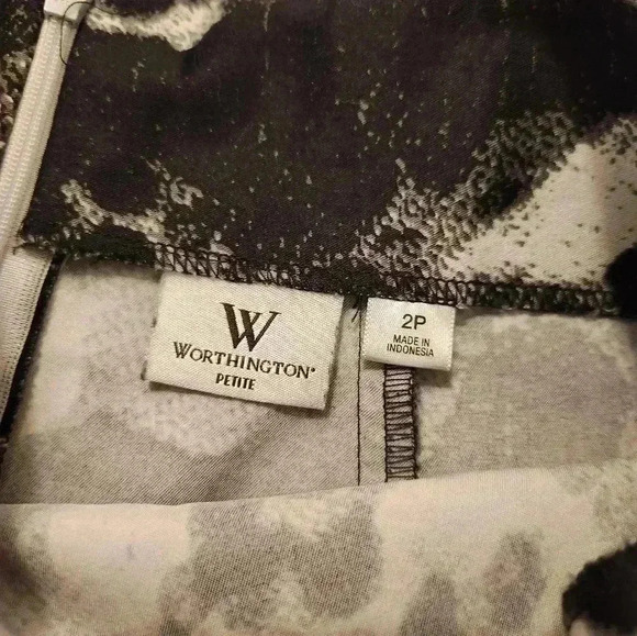 Worthington Black White Midi Skirt Size 2P 26" Waist Snake  #R448 - Picture 2 of 5